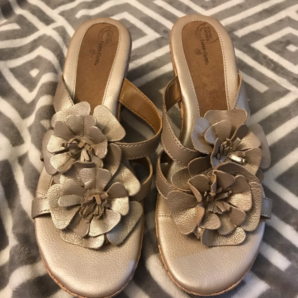 Faded Glory tan and gold floral Wedge Sandals